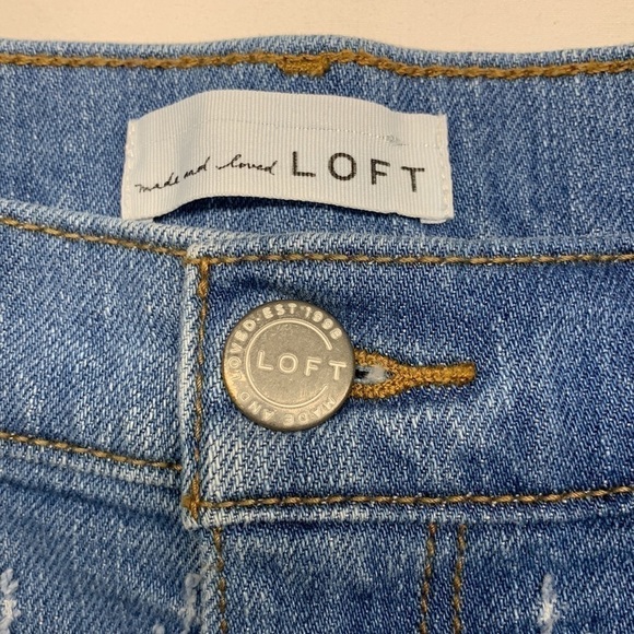 Ann Taylor Loft Blue Distressed Denim Jean Shorts Blue Wash Size 8/29 - Picture 2 of 13